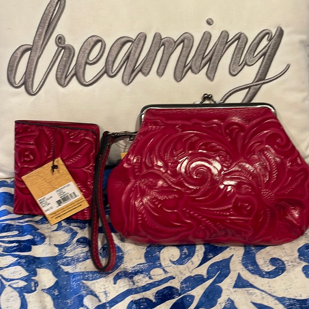 NWT Patricia Nash small kisslock with a matching wallet